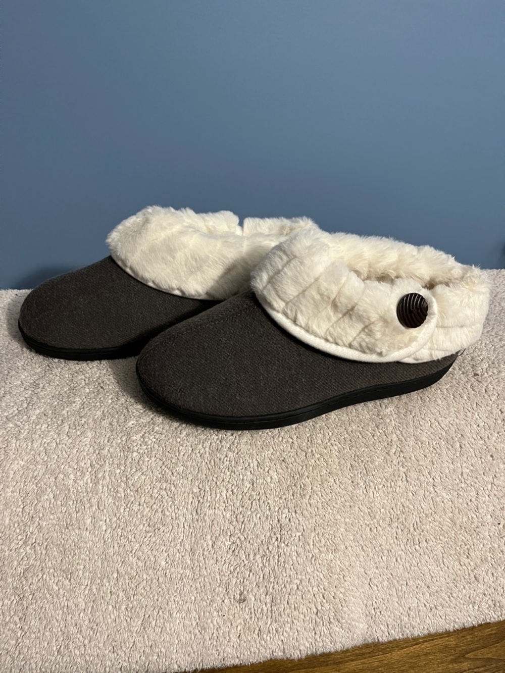 Cozy Faux-Fur Clog Slippers - Charcoal and Cream
